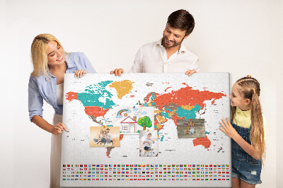 Tablero de anuncios mapa del mundo con banderas de países