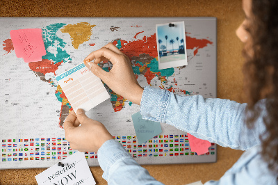Tablero de anuncios mapa del mundo con banderas de países