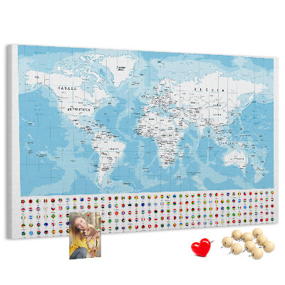 Mapa del mundo de corcho con alfileres de colores