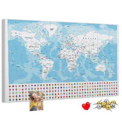 Mapa del mundo de corcho con alfileres de colores