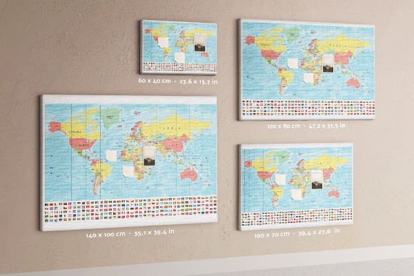 Tablero de anuncios mapa del mundo con banderas de colores
