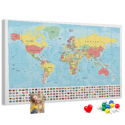Tablero de anuncios mapa del mundo con banderas de colores