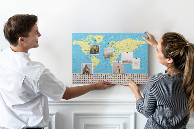 Pizarra de corcho mapamundi con banderas de países