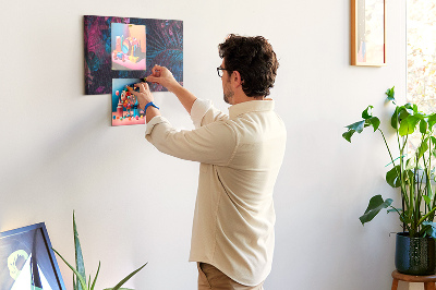 Tablero de corcho decorativo con diseño de hojas tropicales en colores intensos