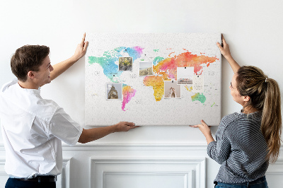Tablero de corcho decorado con diseño de mapa del mundo en acuarela
