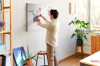 Tablero de corcho decorado con diseño de mapa del mundo en acuarela