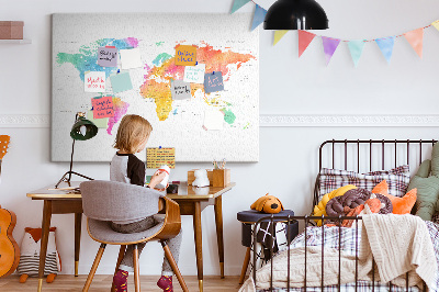 Tablero de corcho decorado con diseño de mapa del mundo en acuarela