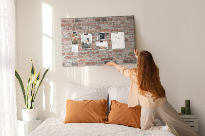 Tablero de anuncios con diseño de muro de ladrillo en acabado natural