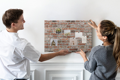 Tablero de anuncios con diseño de muro de ladrillo en acabado natural