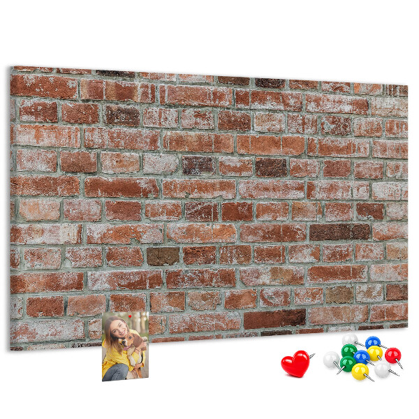 Tablero de anuncios con diseño de muro de ladrillo en acabado natural