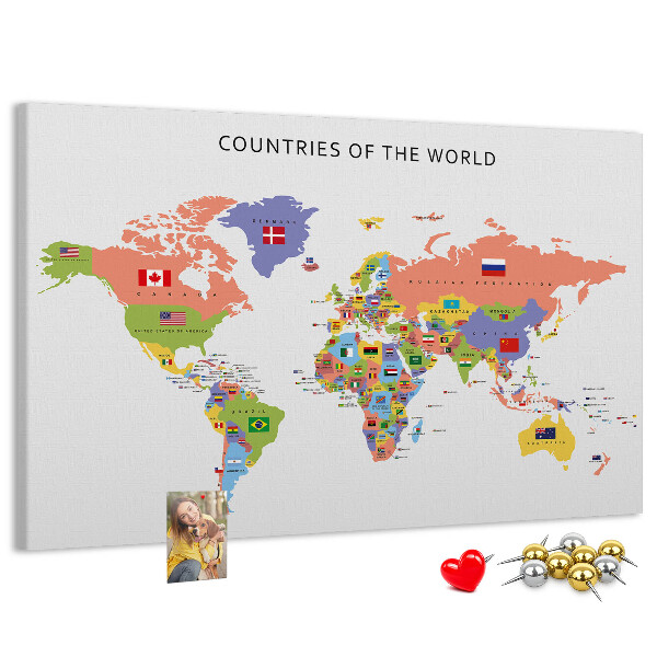 Pizarra de corcho con mapas del mundo y países marcados