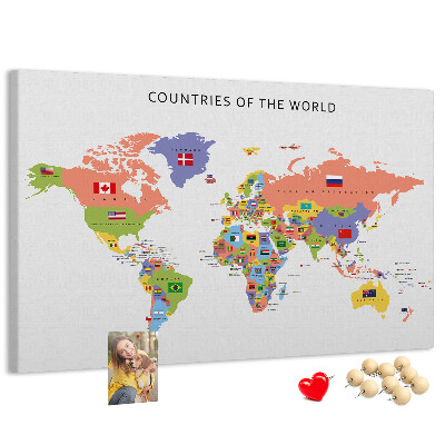 Pizarra de corcho con mapas del mundo y países marcados