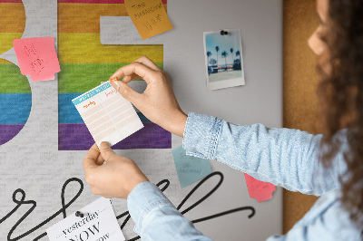 Tablero de anuncios con una inscripción colorida que fomenta la autenticidad