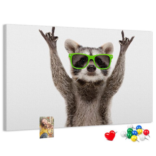 Tablero de anuncios Mapache loco con gafas verdes