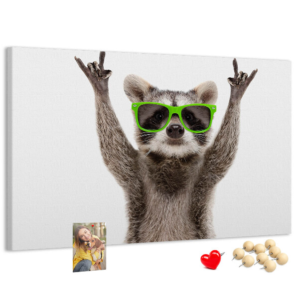 Tablero de anuncios Mapache loco con gafas verdes