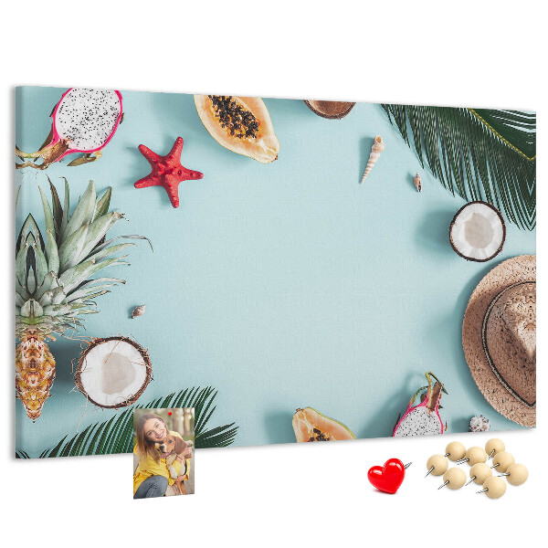 Pizarra de corcho con diseño de frutas tropicales y accesorios de playa