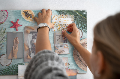 Pizarra de corcho con diseño de frutas tropicales y accesorios de playa