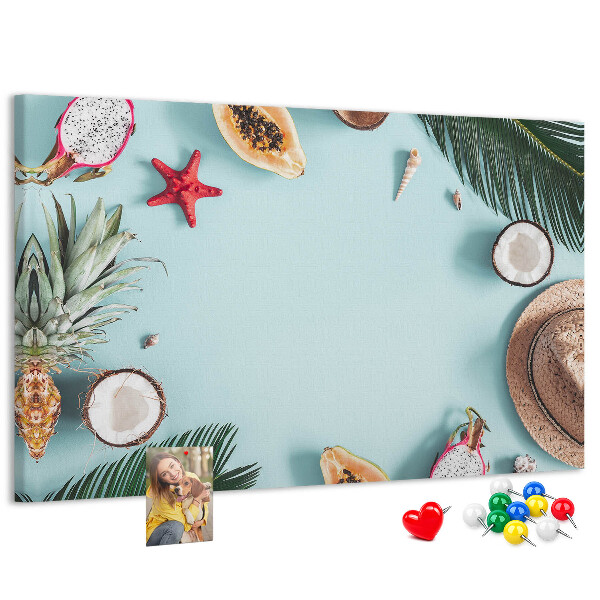 Pizarra de corcho con diseño de frutas tropicales y accesorios de playa