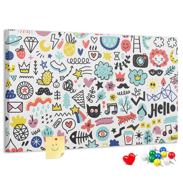 Tablero de anuncios con diseños coloridos de motivos dibujados