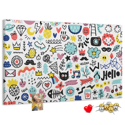 Tablero de anuncios con diseños coloridos de motivos dibujados