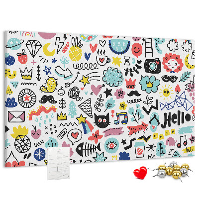 Tablero de anuncios con diseños coloridos de motivos dibujados