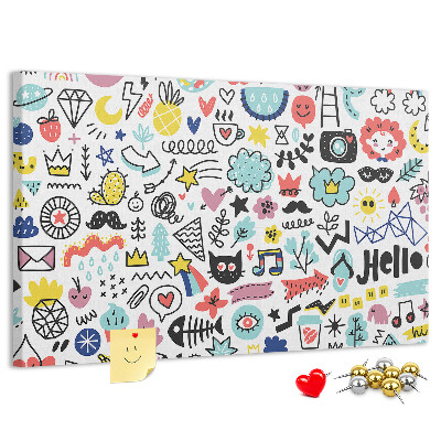 Tablero de anuncios con diseños coloridos de motivos dibujados
