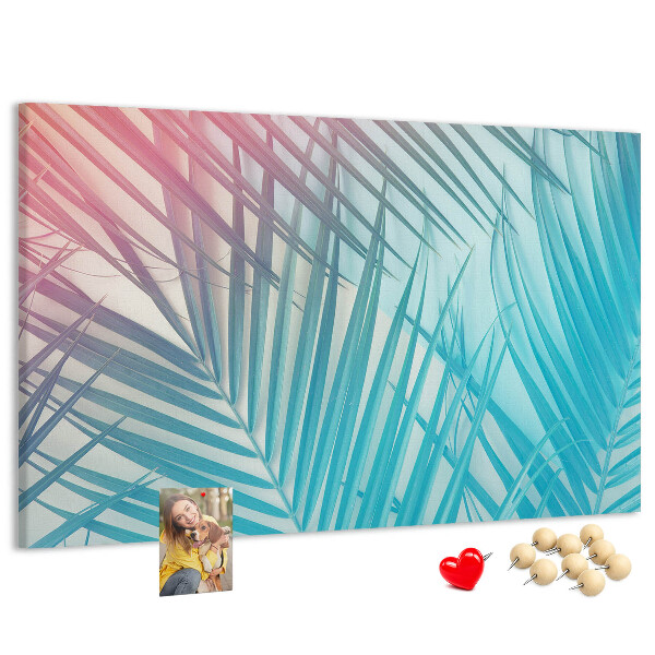 Pizarra de corcho con diseño de hojas tropicales sobre fondo pastel
