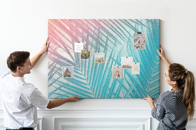Pizarra de corcho con diseño de hojas tropicales sobre fondo pastel