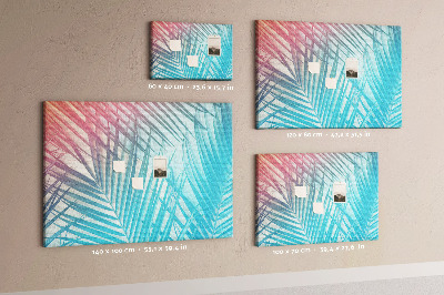 Pizarra de corcho con diseño de hojas tropicales sobre fondo pastel