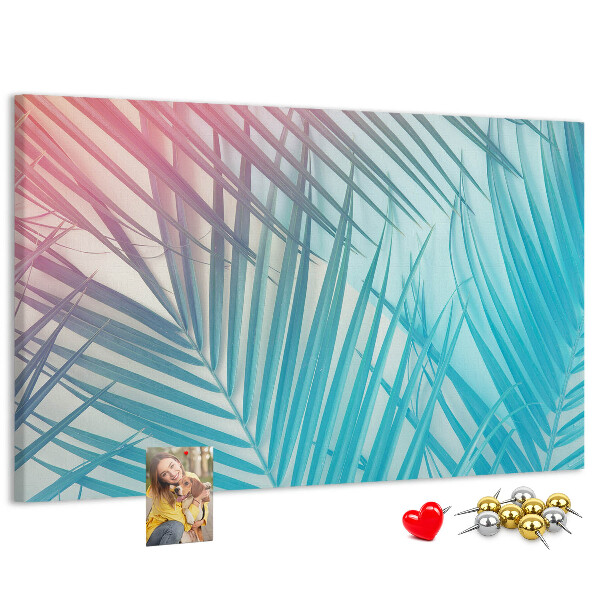 Pizarra de corcho con diseño de hojas tropicales sobre fondo pastel
