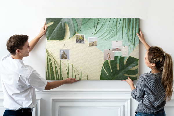 Tablero de corcho decorativo con diseño de hojas tropicales sobre fondo pastel