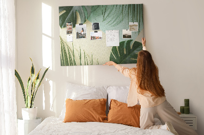 Tablero de corcho decorativo con diseño de hojas tropicales sobre fondo pastel