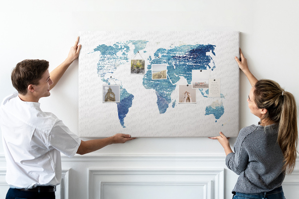 Tablero de anuncios mapa abstracto del mundo en tonos azules