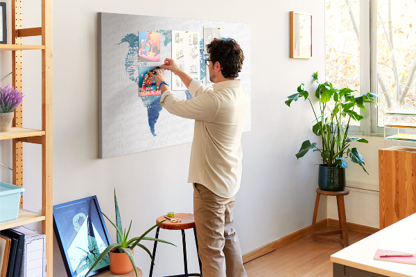 Tablero de anuncios mapa abstracto del mundo en tonos azules