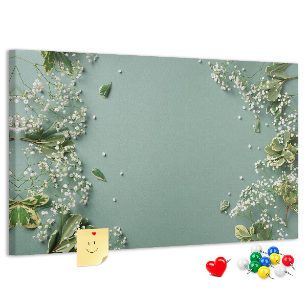 Tablero de anuncios con estampado floral sobre fondo verde
