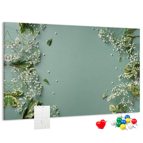 Tablero de anuncios con estampado floral sobre fondo verde
