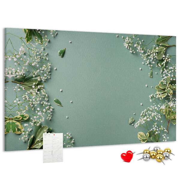 Tablero de anuncios con estampado floral sobre fondo verde