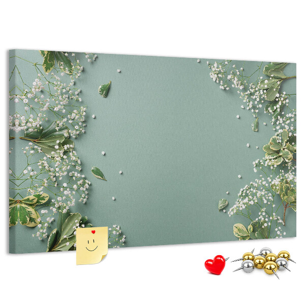 Tablero de anuncios con estampado floral sobre fondo verde