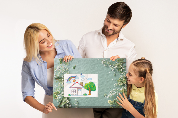 Tablero de anuncios con estampado floral sobre fondo verde