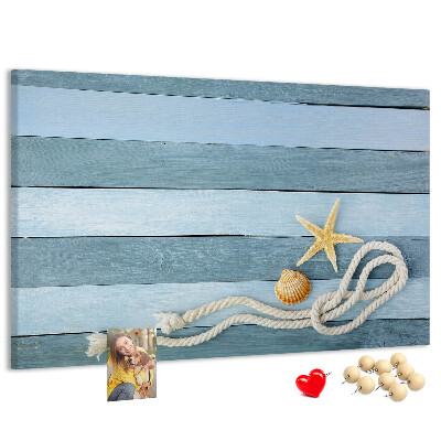 Pizarra de corcho con diseño de paisaje marino con conchas y cuerda
