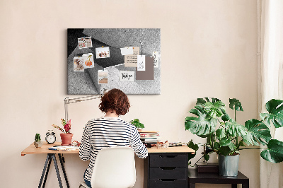 Tablero de corcho decorado con diseño de formas geométricas minimalistas