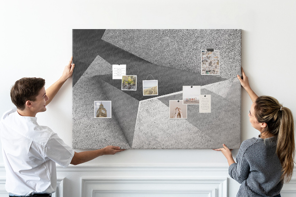 Tablero de corcho decorado con diseño de formas geométricas minimalistas