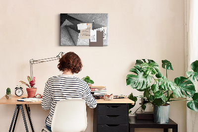 Tablero de corcho decorado con diseño de formas geométricas minimalistas