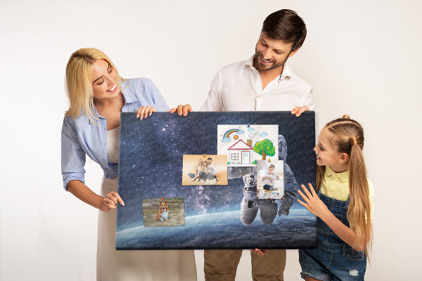 Tablero de anuncios Astronauta en el espacio exterior