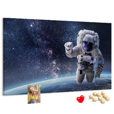 Tablero de anuncios Astronauta en el espacio exterior