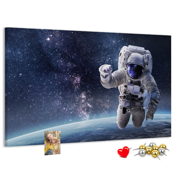 Tablero de anuncios Astronauta en el espacio exterior