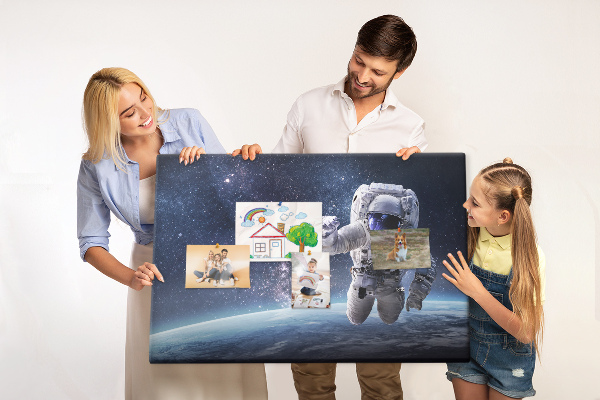 Tablero de anuncios Astronauta en el espacio exterior