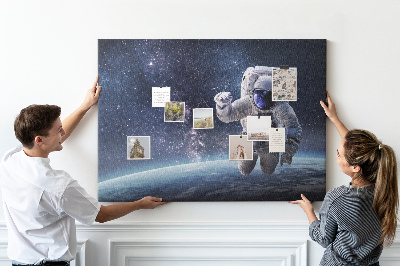 Tablero de anuncios Astronauta en el espacio exterior