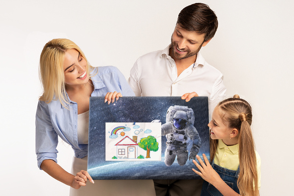 Tablero de anuncios Astronauta en el espacio exterior