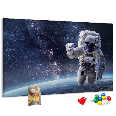 Tablero de anuncios Astronauta en el espacio exterior